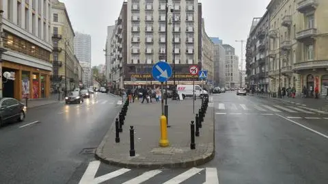 Zamkną plac na przecięciu Chmielnej. Na razie na próbę, a potem?