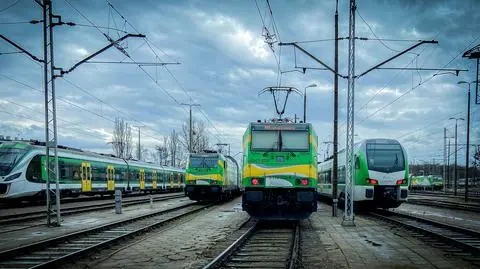 Śmiertelny wypadek na torach. Opóźnione pociągi na linii pruszkowskiej