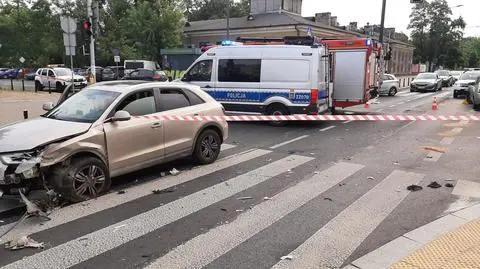 Wypadek na Grochowskiej. Policja: jeden z kierowców był nietrzeźwy