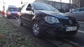 Karetka na sygnale zderzyła się z volkswagenem