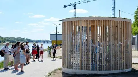 Ekopawilon stanął nad Wisłą. Wymienisz w nim odpady na letnie gadżety