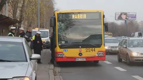 Wypadek z autobusem przy Wileńskim. "3 osoby trafiły do szpitala"