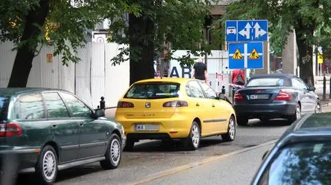 Parkują na pasie dla karetek