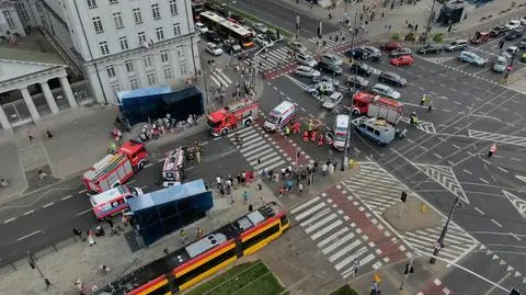 Karetka na boku. "Ratownik medyczny trafił do szpitala" 