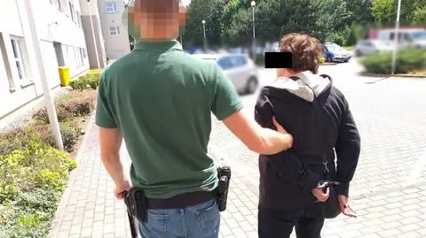Chcieli sprzedać w kantorze fałszywe dolary. Zarzuty dla pary
