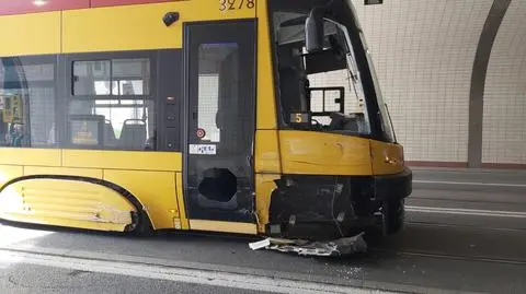 Zderzenie tramwaju i auta dostawczego