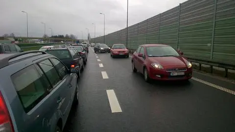 Wypadek zablokował autostradę. Kierowcy jeździli pod prąd