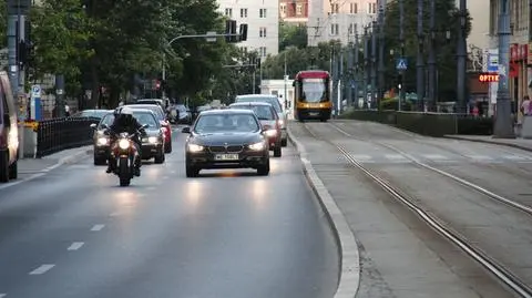 Zwężą Marszałkowską, usuną światła. Zrobią pas dla rowerów