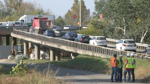 Rok bez wjazdu na most Grota. Od soboty burzenie ślimaka