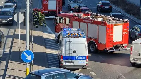 Wjechał w auta stojące po kolizji. Jedna osoba trafiła do szpitala