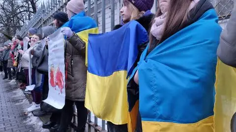 "365 dni bohaterstwa, 365 dni wsparcia". Manifestowali solidarność z Ukrainą