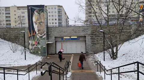 Zamknęli wejście na stację metra, pasażerowie skarżyli się na brak informacji