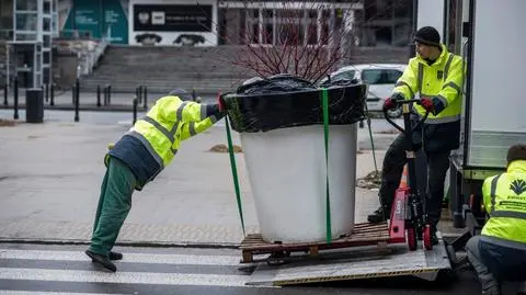 Wywożą donice ze Świętokrzyskiej