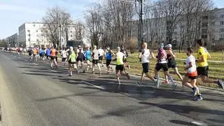 Uczestnicy na trasie 16. Półmaratonu Warszawskiego