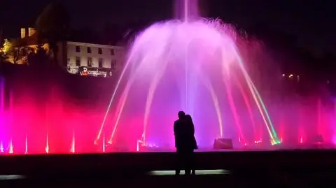 Bazyliszek, czarodziej i tańcząca woda. Dziś pierwszy pokaz fontann