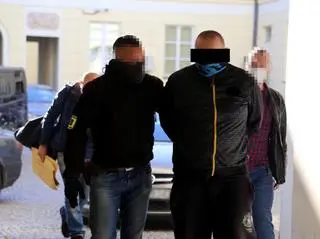 Mężczyźni są podejrzewani m.in. o wprowadzanie do obrotu znacznej ilości narkotyków