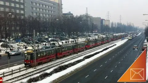 Tramwaje stały w korku przy Galerii Mokotów