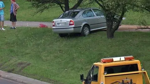 Stracił panowanie nad autem i wjechał na skarpę