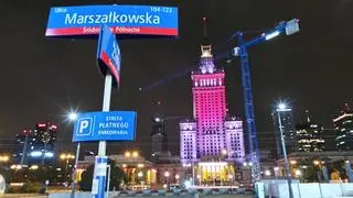 Pałac Kultury i Nauki w barwach opozycyjnej flagi Białorusi