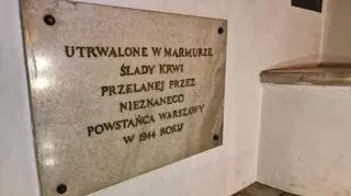 Utrwalone w marmurze ślady krwi nieznanego powstańca w Muzeum Ziemi 