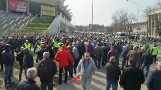 Taksówkarze na ulicy Łazienkowskiej