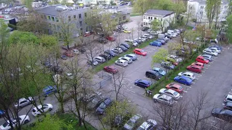 Walczą o parking, grożą blokowaniem al. Lotników