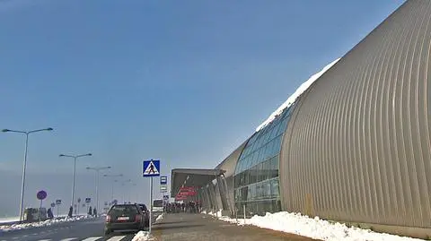 Lotnisko Modlin: lada dzień decyzja ws. pasa