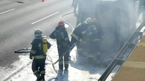 Samochód spłonął na S8. Są utrudnienia