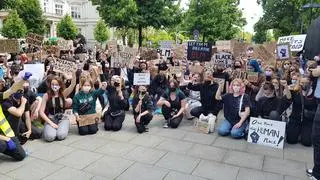 Protest pod ambasadą USA