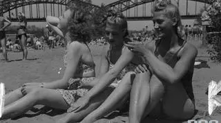 Plaża nad Wisłą przy moście średnicowym, lipiec 1941 r.