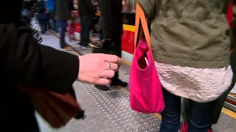 Tak to robią kieszonkowcy. Rusza kampania policji i ZTM