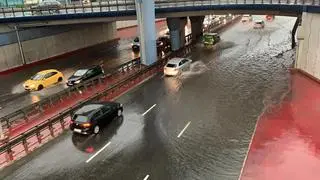 Zalany tunel pod torami kolejowymi w Ursusie