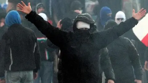 Policja chce pokazać zdjęcia uczestników zamieszek