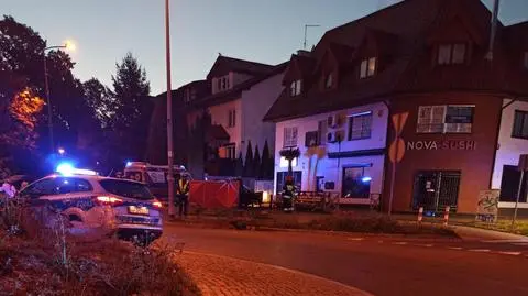 Śmiertelny wypadek w Wesołej. Kierowca wjechał w betonowe donice