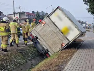 Samochód wylądował w rowie