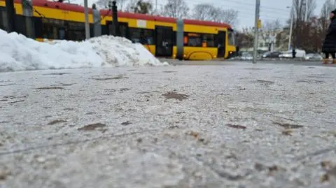 Apel do zarządców chodników: zadbajcie o bezpieczeństwo mieszkańców stolicy