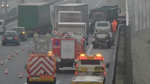 Opacz: trzy samochody zderzyły się na wjeździe do Warszawy