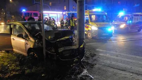 Zderzenie dwóch aut i zablokowane torowisko