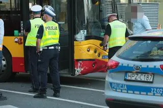 Zderzenie z udziałem autobusu miejskiego na Świętokrzyskiej 