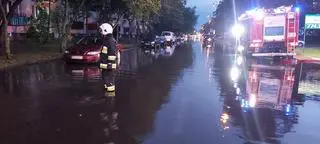 Akcja straży po zalaniu ulicy Sowińskiego w Legionowie