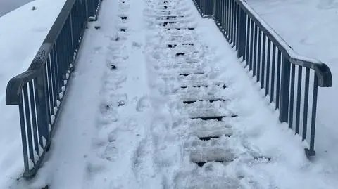 Schody na wiadukt na Glębockiej nad Trasa Toruńska