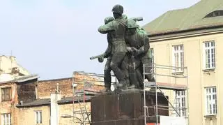 Pomnik na razie trafił do konserwatora