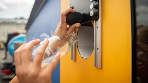 Nowe recyklomaty w dziewięciu dzielnicach. Wrzucasz śmieci, dostajesz zniżki do kina