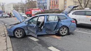 Zderzenie dwóch aut na Banacha 