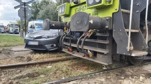 Wjechał wprost pod pociąg towarowy