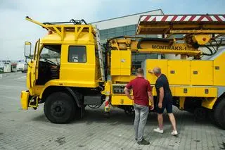 Tramwajarze podarowali ukraińskiemu miastu wóz do naprawy sieci trakcyjnej 