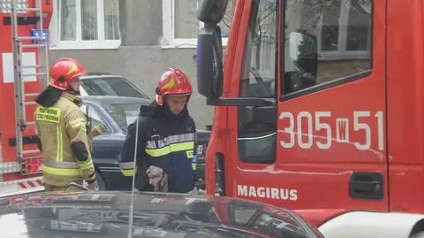 Pożar w bloku na Pradze Północ. Ranny mieszkaniec