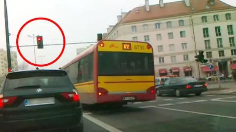 ZTM o filmie internautki: zamiast kręcić, powinna wpuścić autobus