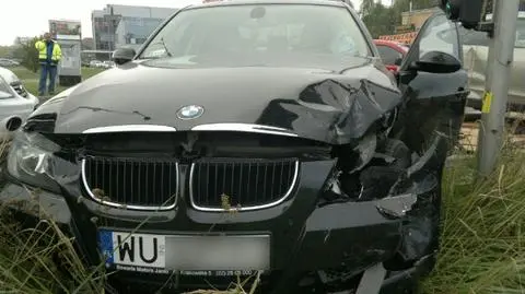 Wypadek na Płaskowickiej.  Kierowca bmw ranny