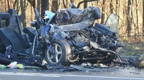 Wypadek na Wóycickiego. Zginęła pasażerka, kierowcy w szpitalu